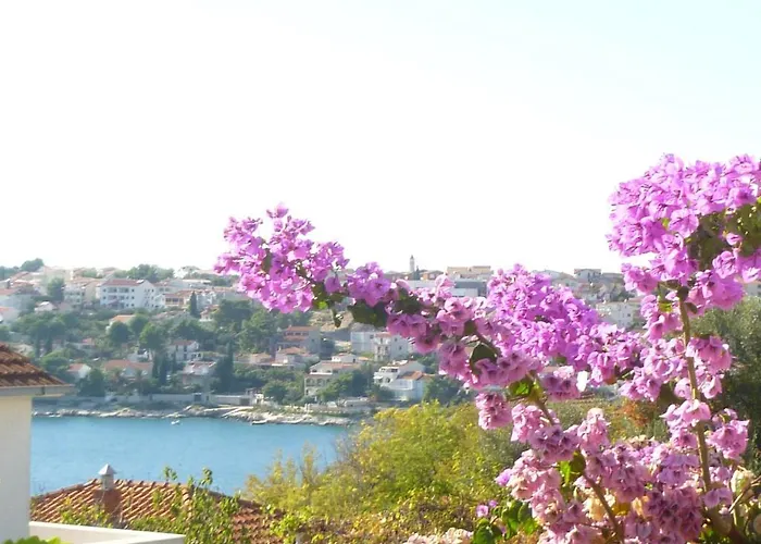 Luna شقة تروغير