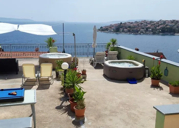 Luna شقة تروغير